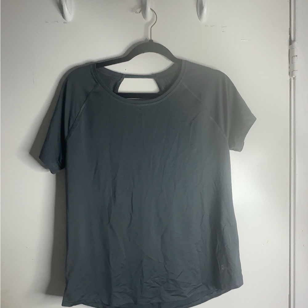 Under Armour black heat gear short sleeve shirt